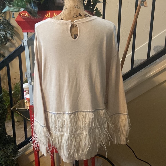 Beautiful Joh Cashmere sweater with layered feathers. Size M. - Picture 7 of 10
